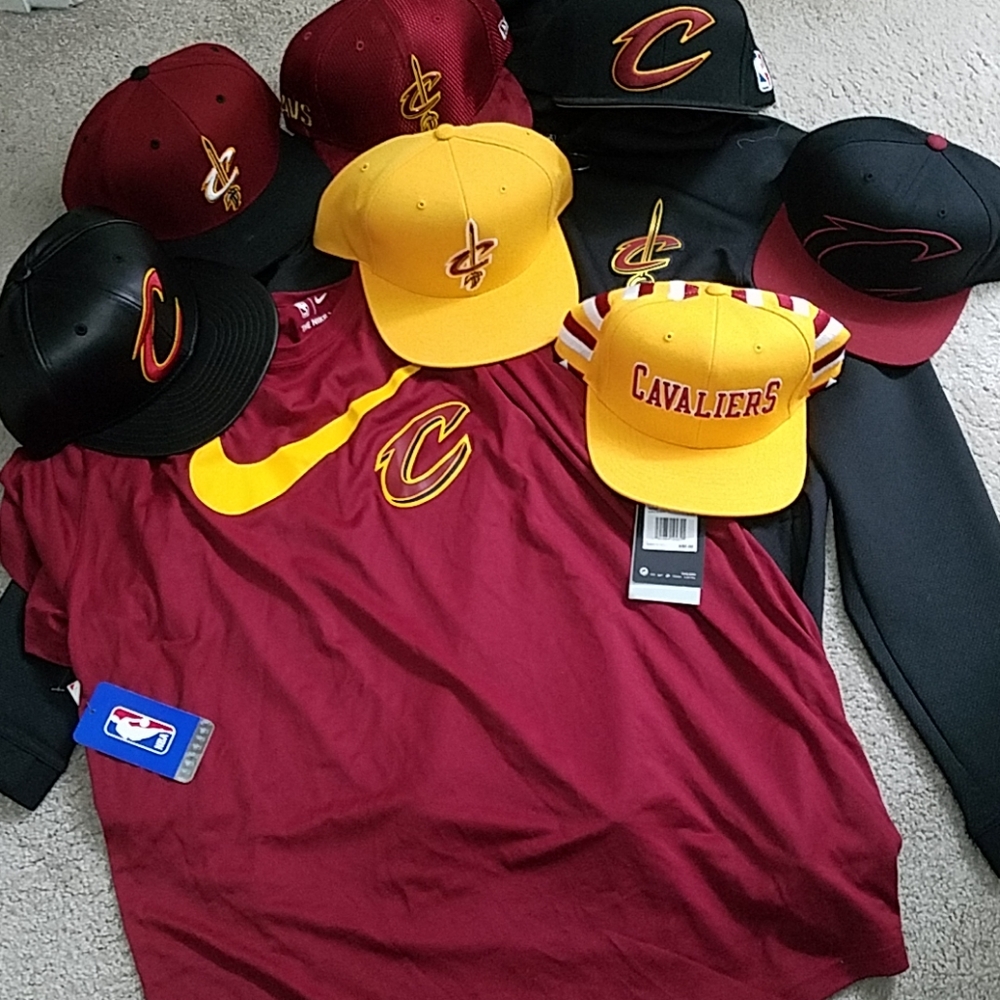 Cleveland Cavaliers warmup jacket size XL.